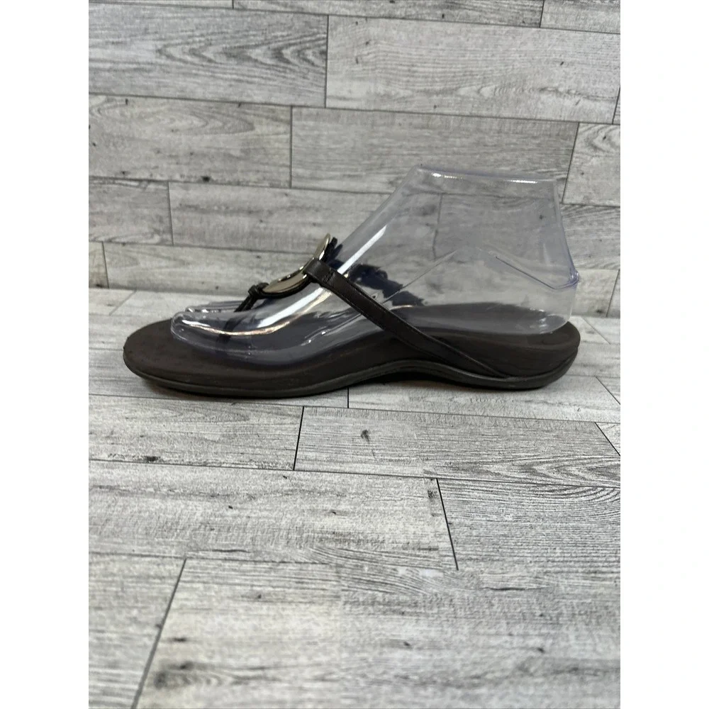 Orthaheel Vionic‎ Women's Yolanda Thong Sandals Size 8 Brown Medallion Buckle_6